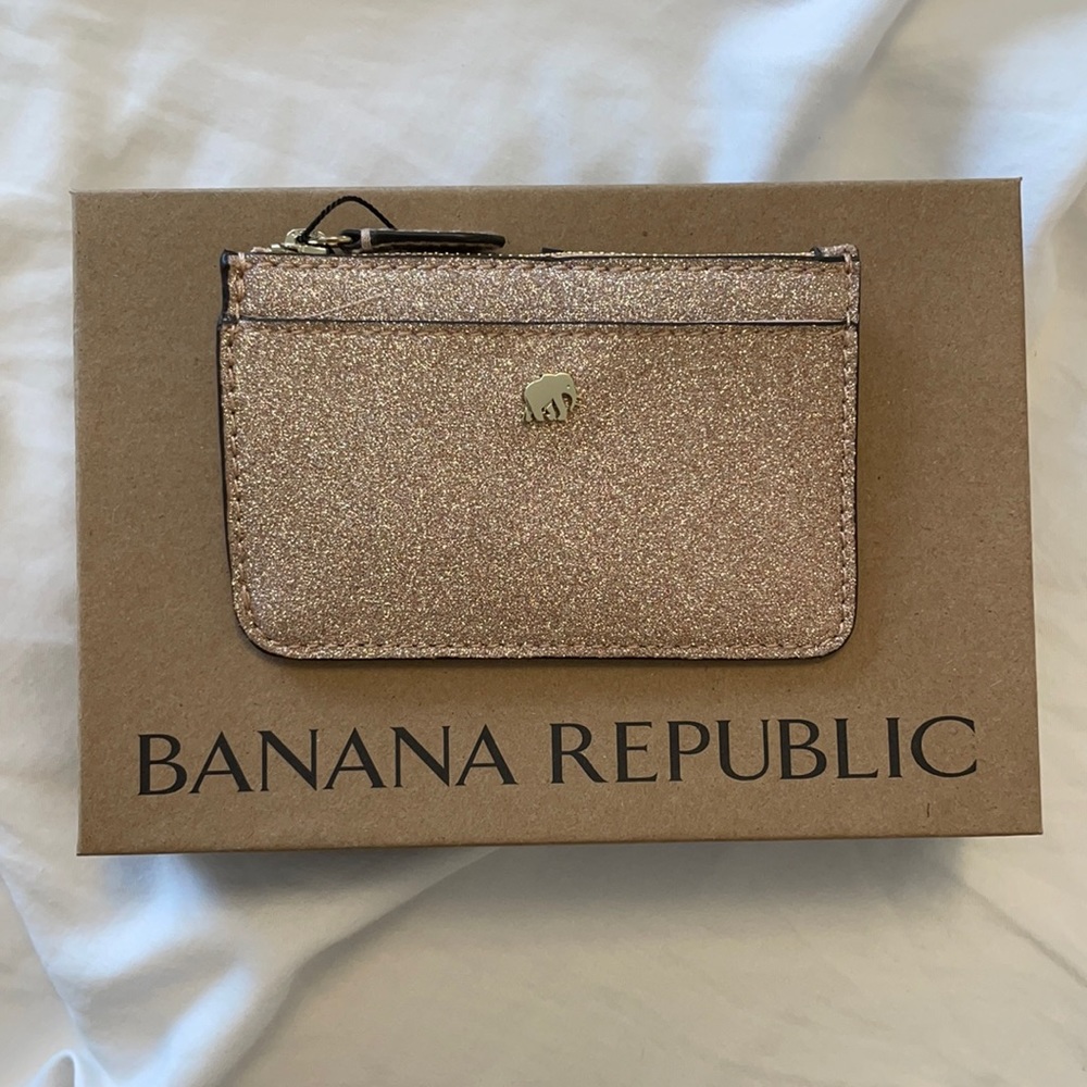BNIB Banana Republic zip wallet key in rose gold